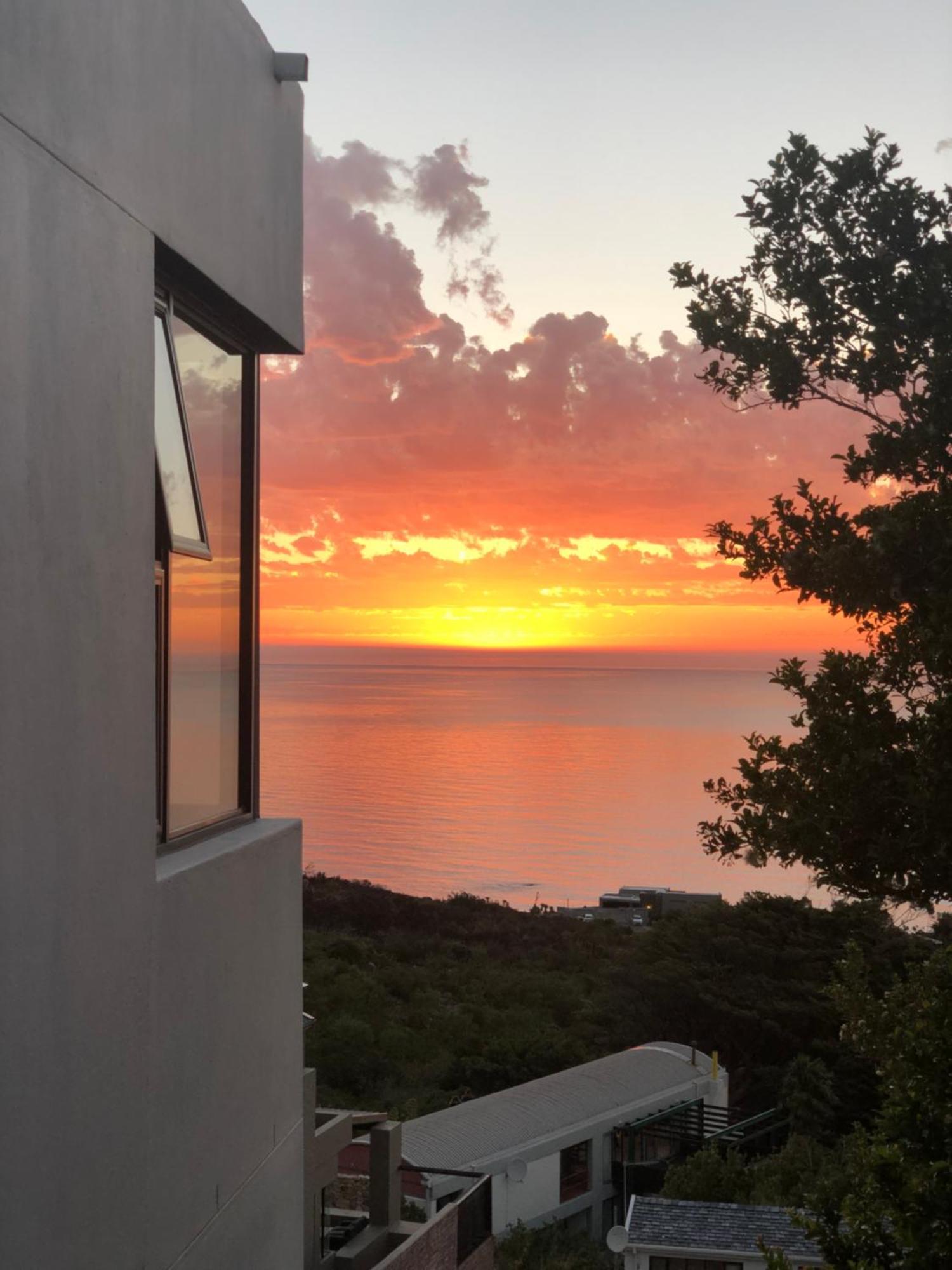 Camps Bay Blue Self-Catering Studios كيب تاون المظهر الخارجي الصورة