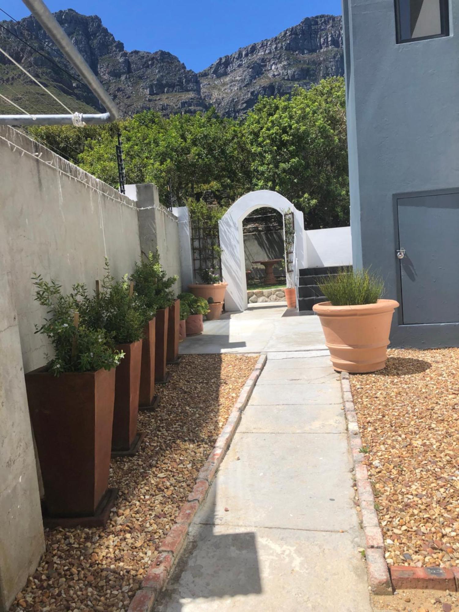 Camps Bay Blue Self-Catering Studios كيب تاون المظهر الخارجي الصورة