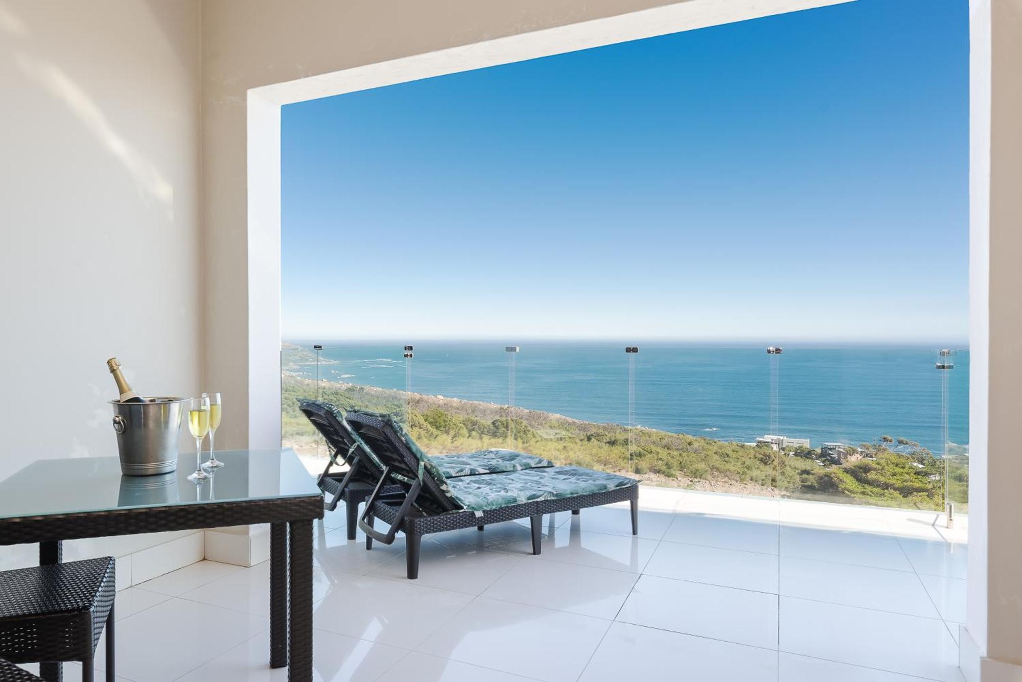 Camps Bay Blue Self-Catering Studios كيب تاون المظهر الخارجي الصورة