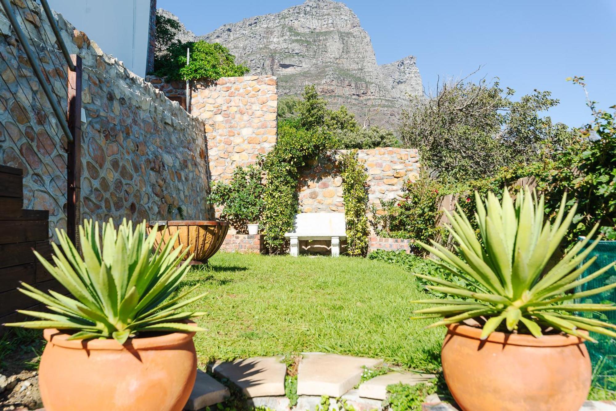 Camps Bay Blue Self-Catering Studios كيب تاون المظهر الخارجي الصورة